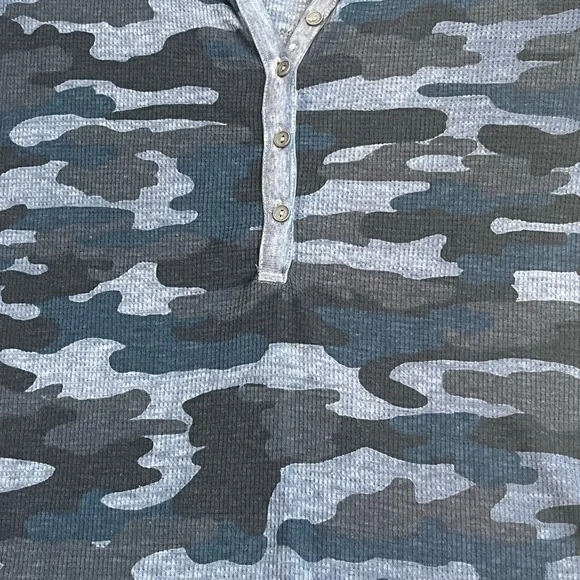 Womans Lucky Brand blue Camo Henley Thermal Long Sleeve Top Sz M - Picture 8 of 8